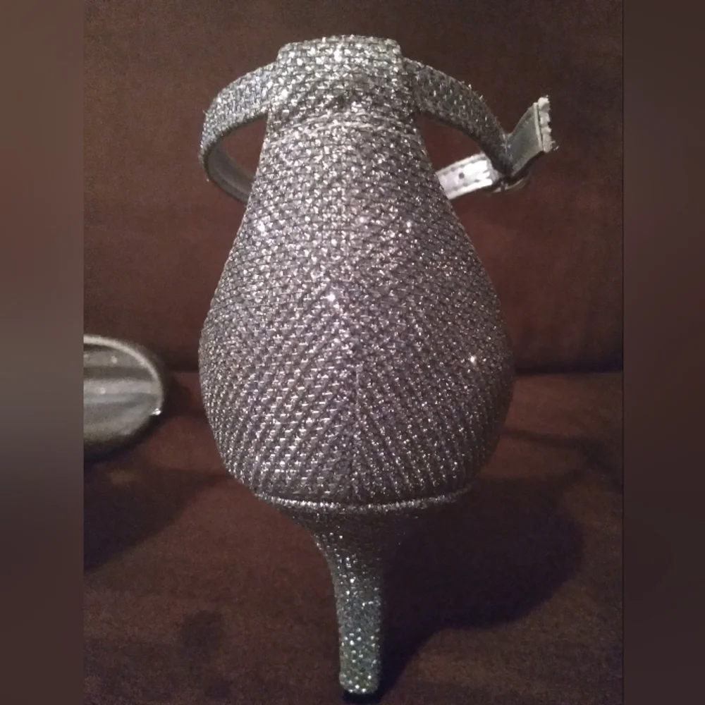 Silver Glittery Bandolino Madia 2 Heel Sandal Size 7 Prom‎ Wedding Formal